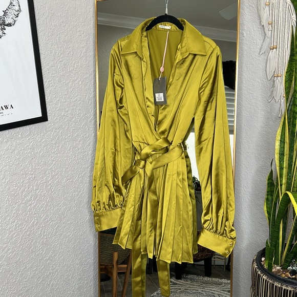 HOUSE OF CB 'Allegra' Chartreuse Pleated Shirt Dress NWOT - Picture 5 of 7